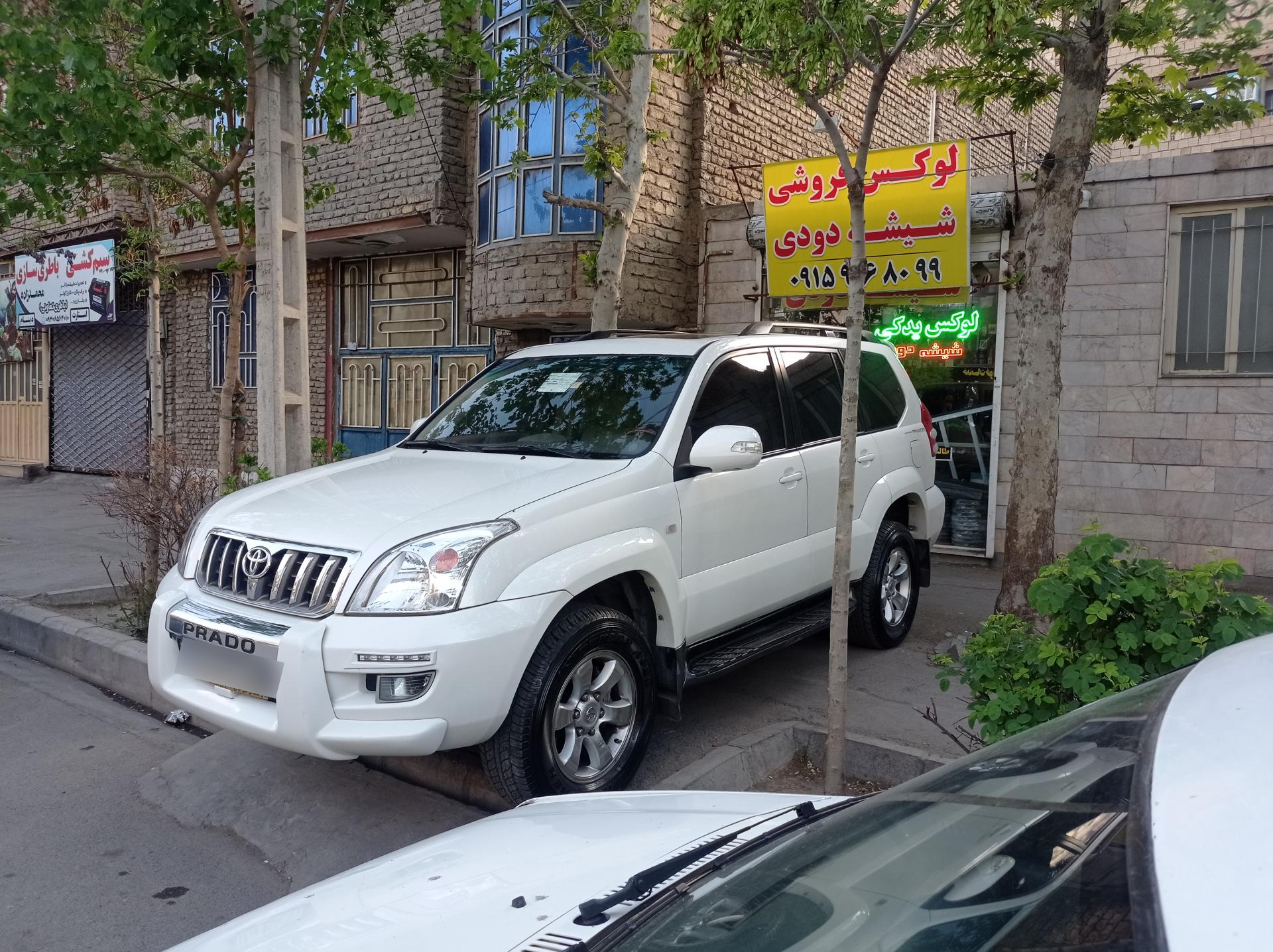 عکس شیشه دودی طاها لوکس فروشی