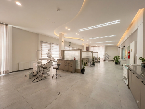 عکس کلینیک دندانپزشکی شیشه چی