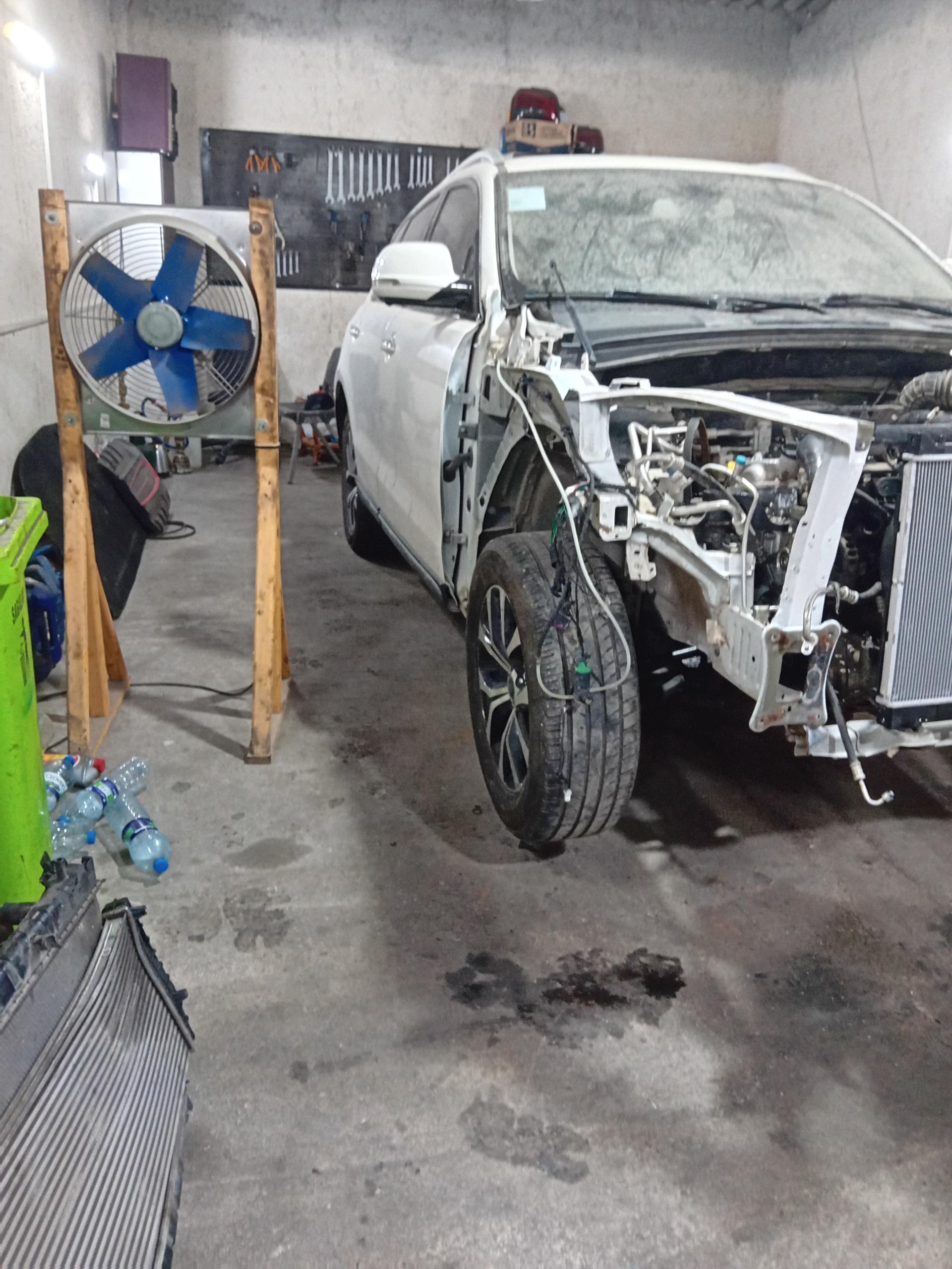 عکس تعمیرگاه تخصصی اسفندیار