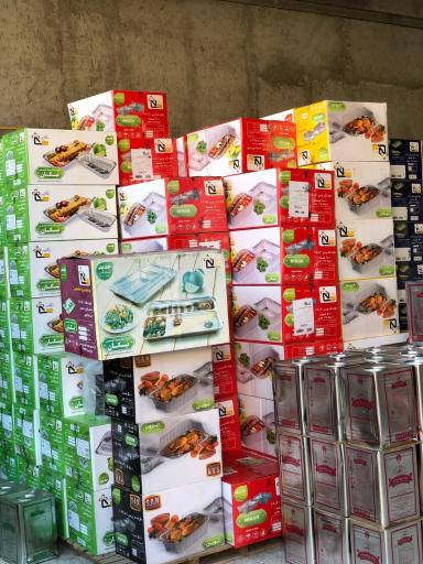 عکس عمده فروشی و پخش ظروف یکبار مصرف ثامن