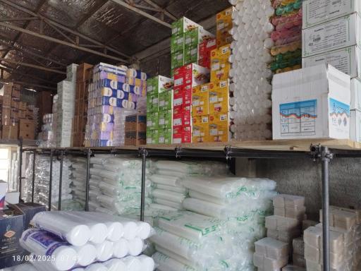 عکس عمده فروشی و پخش ظروف یکبار مصرف ثامن