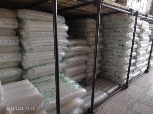 عکس عمده فروشی و پخش ظروف یکبار مصرف ثامن