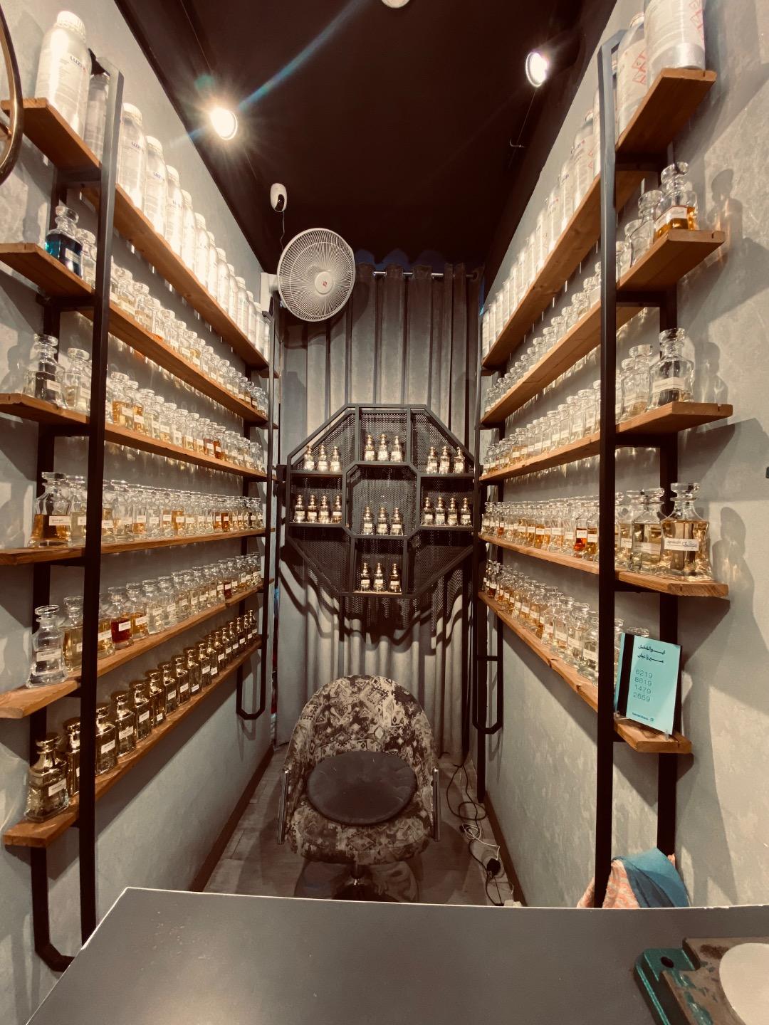 عکس فروشگاه عطرلوژی