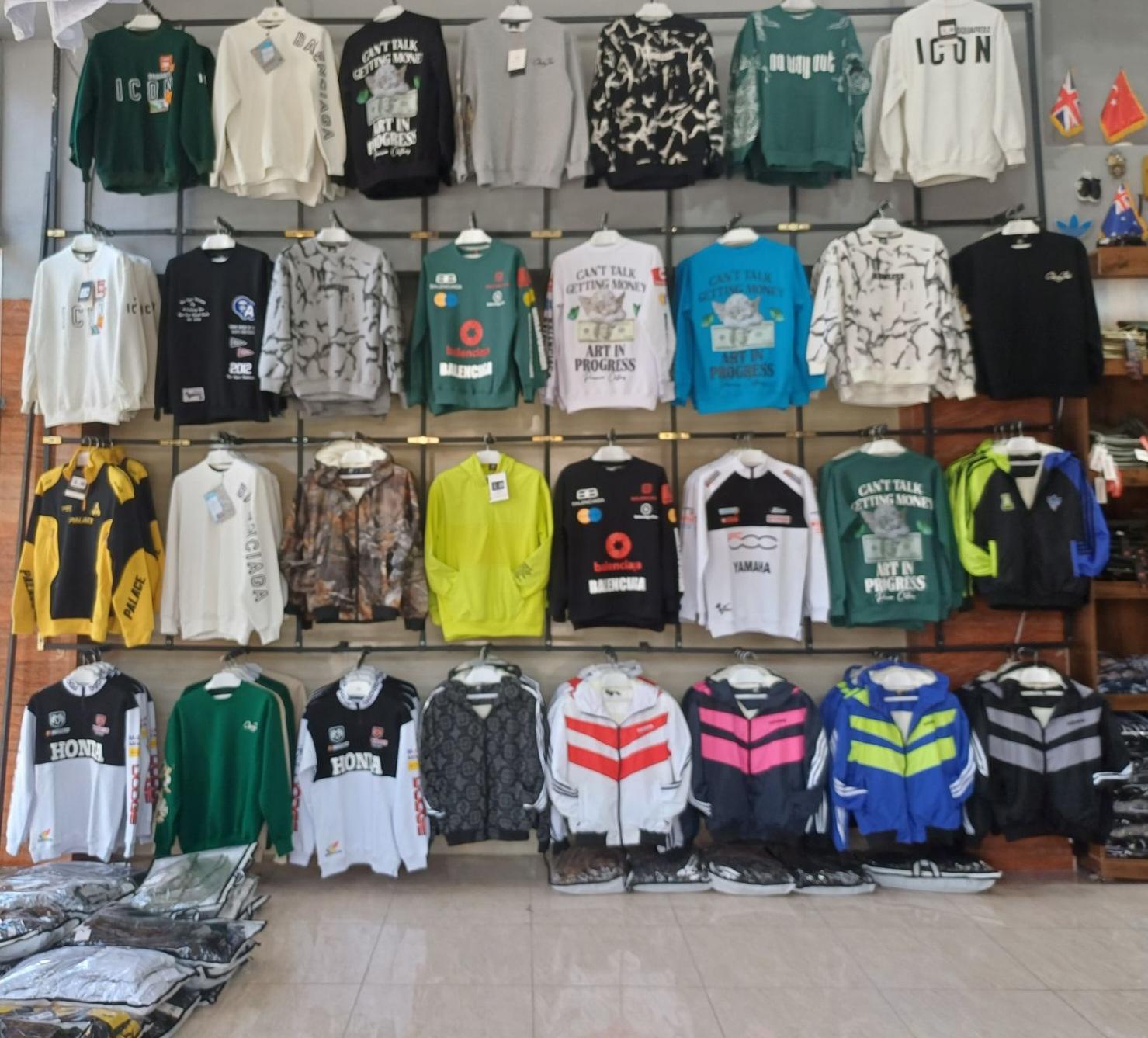 عکس فروشگاه لباس پارتیزان 