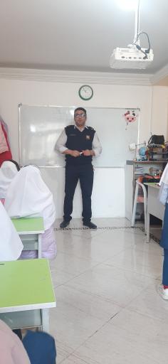 عکس دبستان منیران علم 