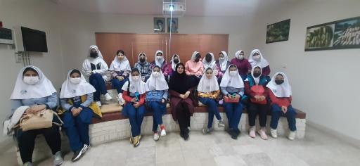 عکس دبستان منیران علم 