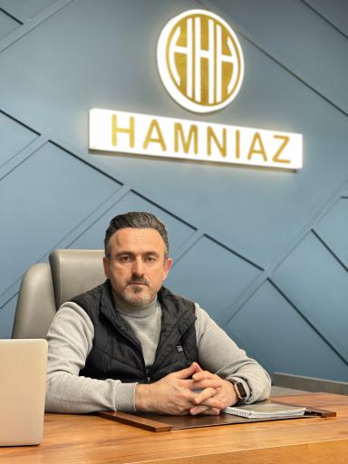 عکس مشاورین املاک هم نیاز