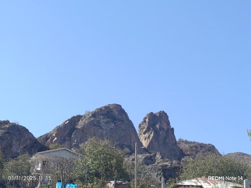 عکس کوه های سنگی ملومه