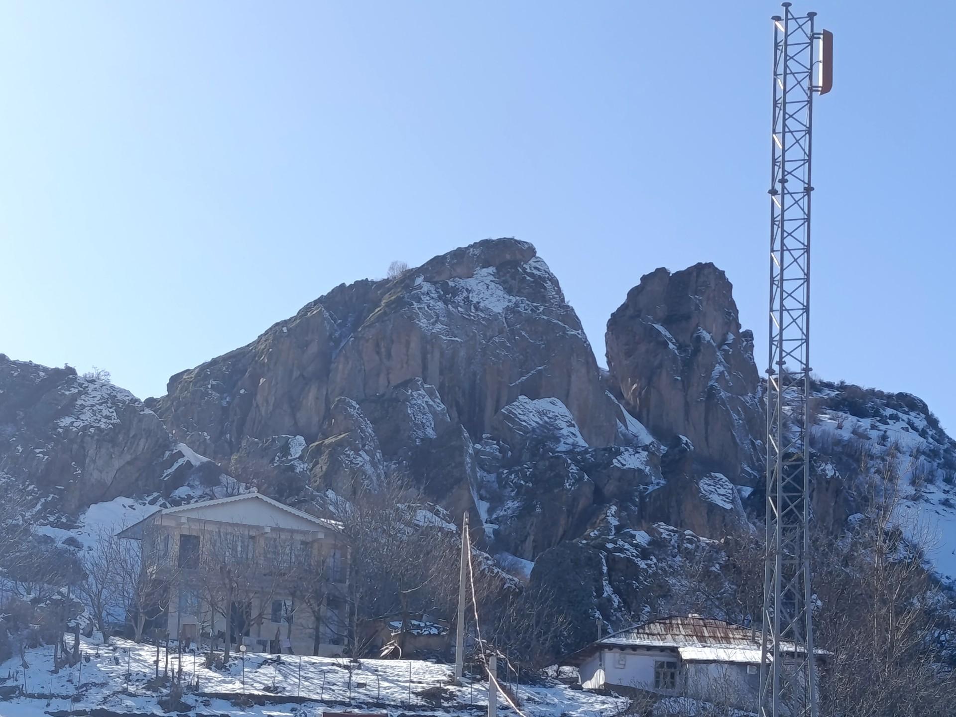عکس کوه های سنگی ملومه