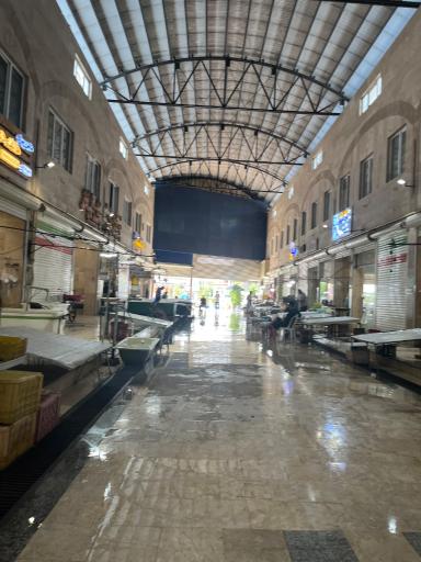 عکس بازار بزرگ ماهی فروشان بندر انزلی