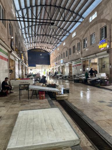 عکس بازار بزرگ ماهی فروشان بندر انزلی