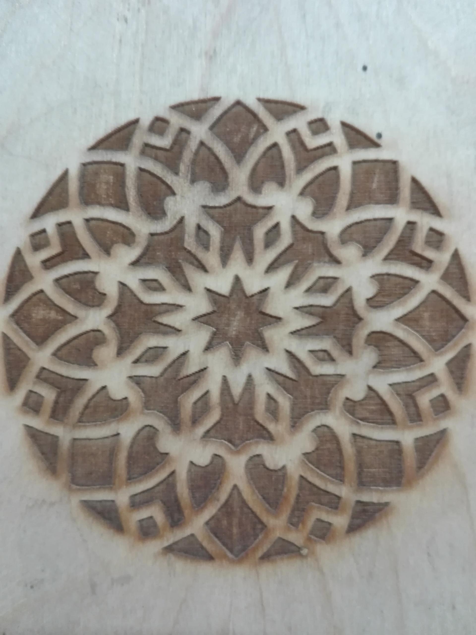 عکس حکاکی و برش لیزری نیرومند