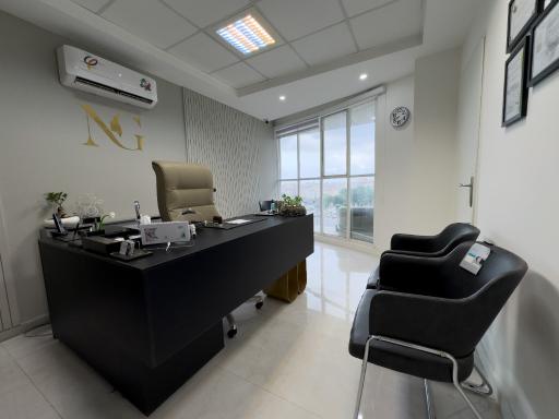 عکس دکتر نفیسه گیلانی‌فر جراح زیبایی بینی