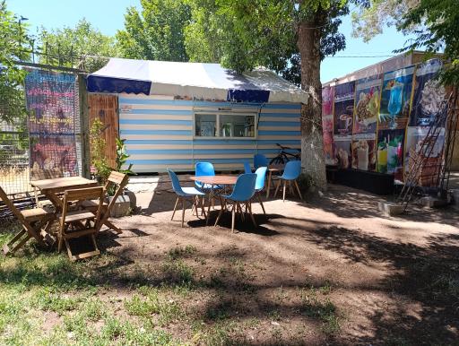 کافه بستنی آن زِد