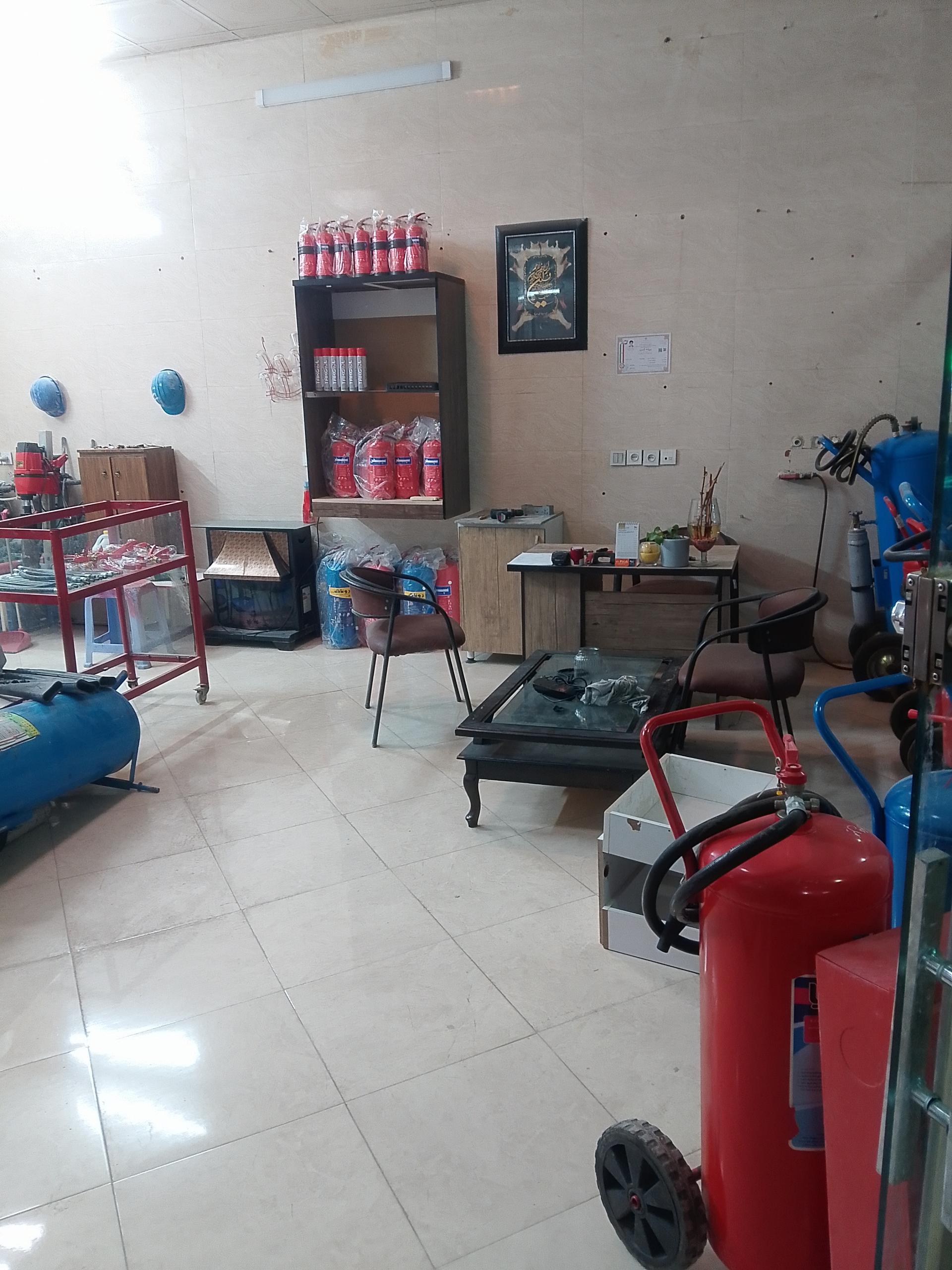 عکس خدمات آتش نشانی جوان