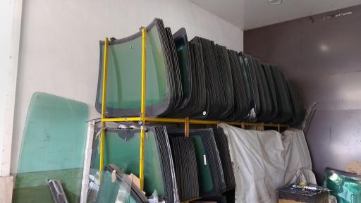 عکس شیشه اتومبیل پیمان