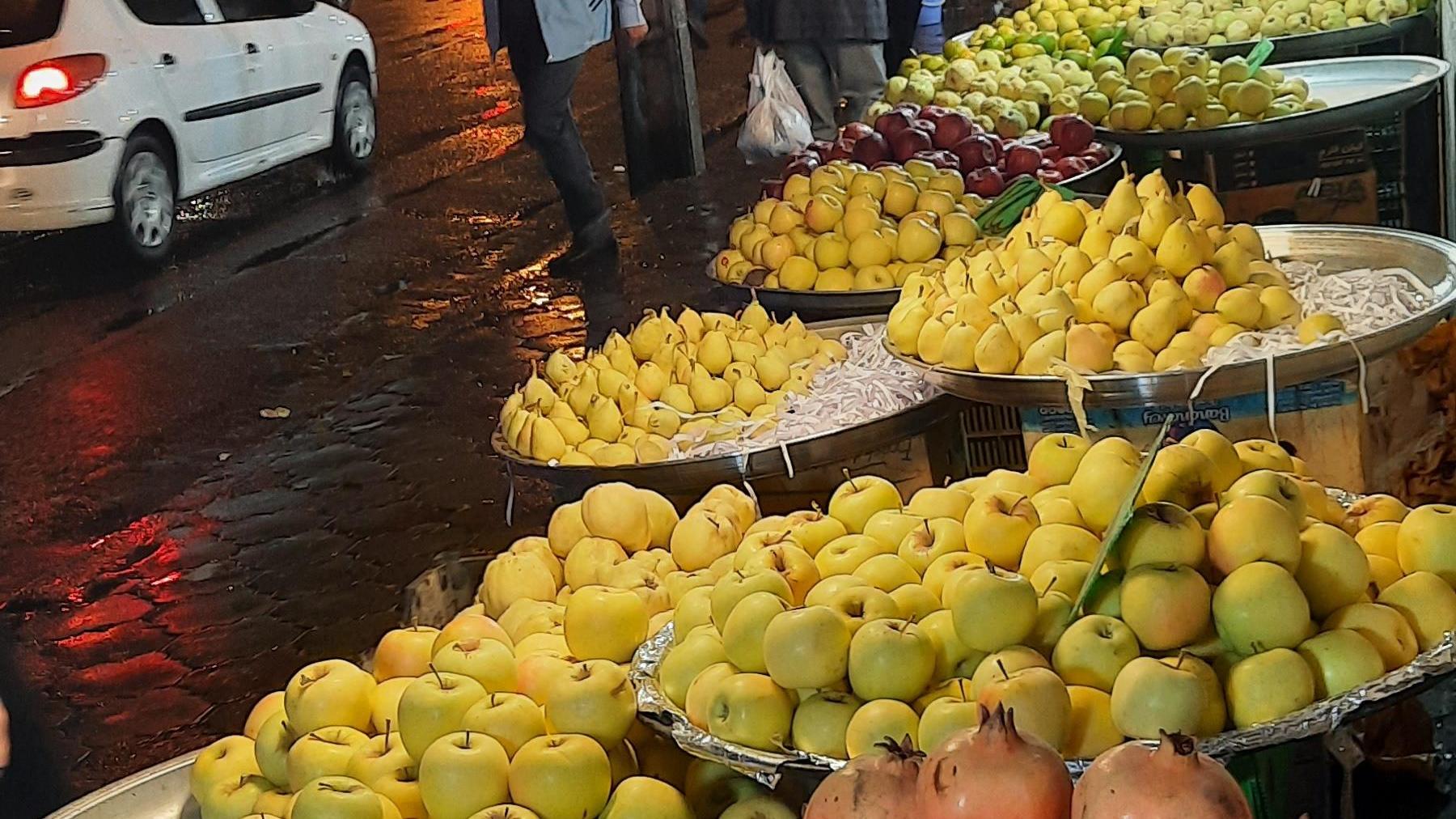 عکس بازار میوه و تره بار سام