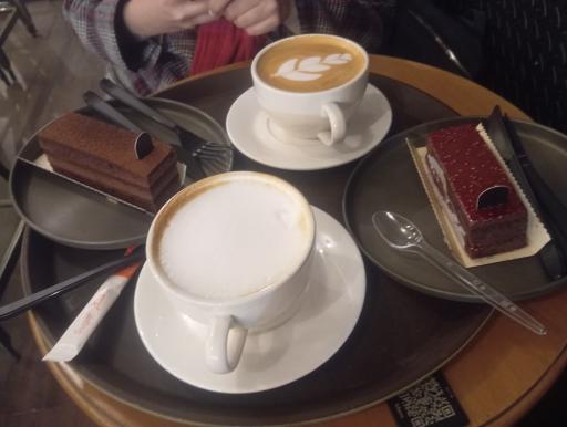 عکس قهوه لمیز شعبه ولیعصر