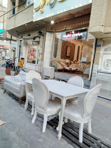 عکس مبلمان‌ انتیک‌ کمالی