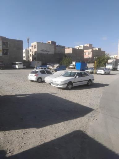 عکس پارکینگ شبانه روزی صدرا