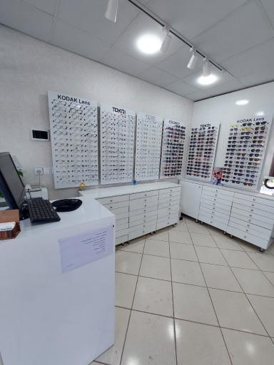 عکس بینایی سنجی و عینک گلاره
