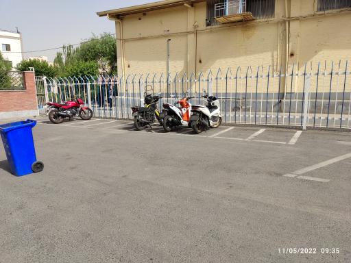 عکس پارکینگ عمومی ستاد ترخیص خودرو