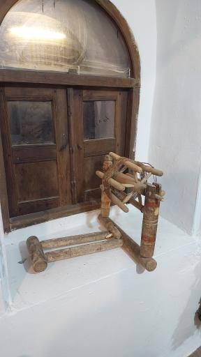 عکس موزه فرش خود رنگ سنگسر