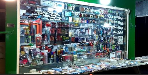 عکس دکه روزنامه فروشی عنایت بابادی