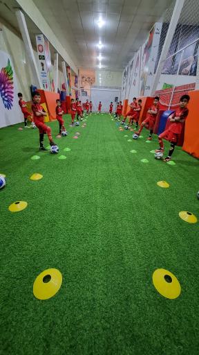 عکس آموزش فوتبال امپراطور