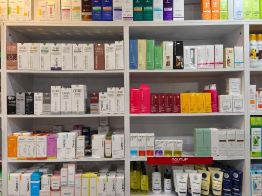 عکس داروخانه دکتر شهاب مسکینی‌ مود
