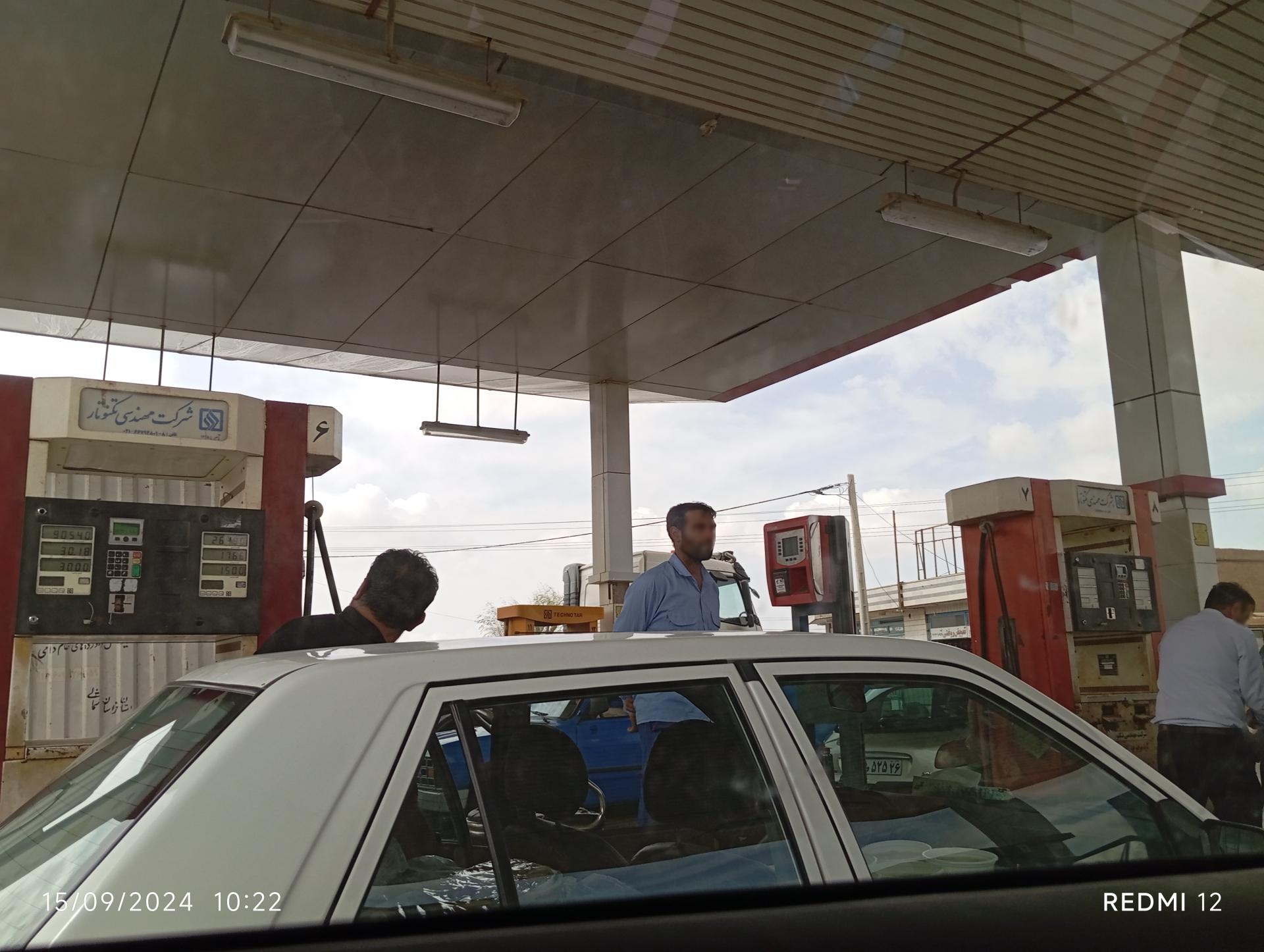 عکس پمپ بنزین فلاح