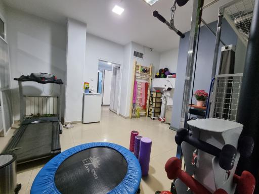 عکس فیزیوتراپی دکتر مزین