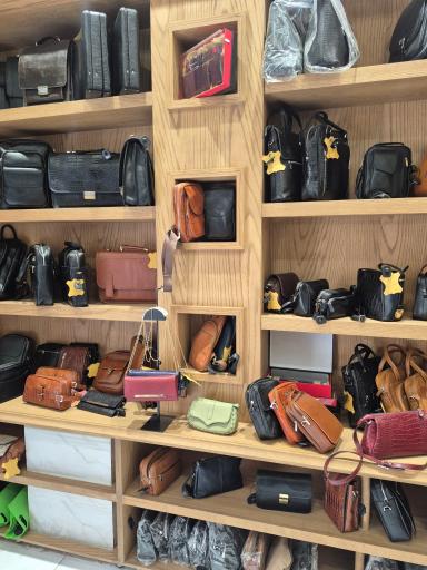 عکس کارگاه و فروشگاه چرم طبیعی اَلبِر 