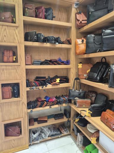 عکس کارگاه و فروشگاه چرم طبیعی اَلبِر 