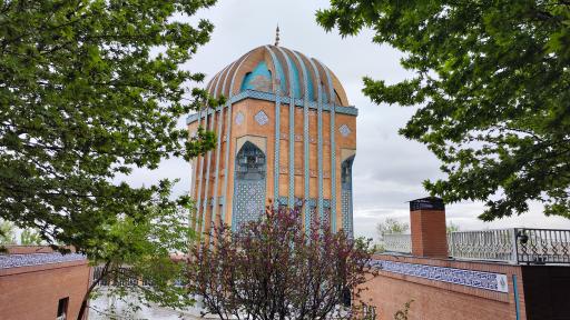 عکس شهدای گمنام دانشگاه اصفهان