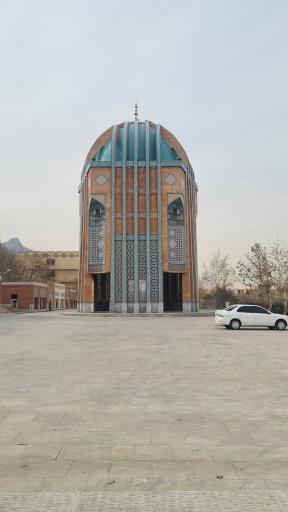 عکس شهدای گمنام دانشگاه اصفهان