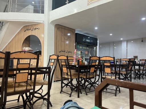 عکس رستوران و بیرون بر قشقایی