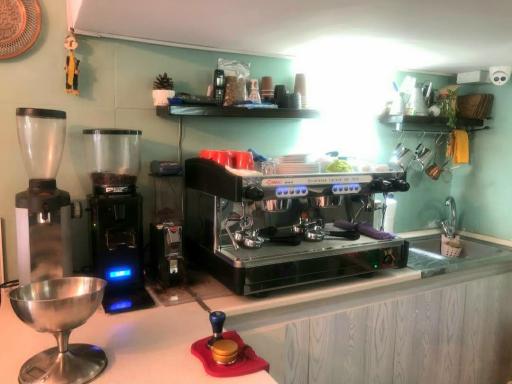 عکس قهوه فروشی بن رو