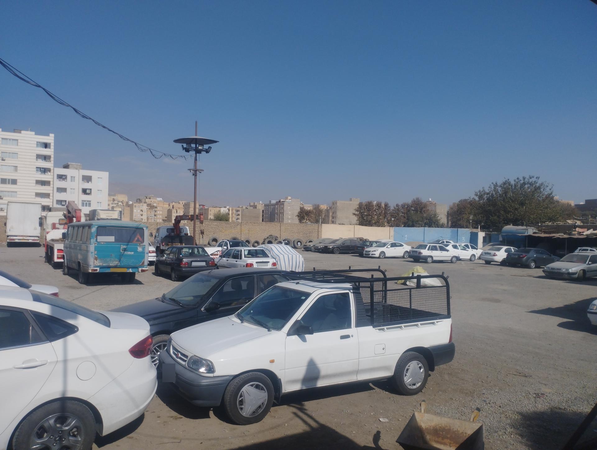 عکس پارکینگ شبانه روزی شقایق