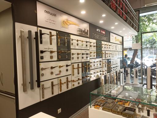 عکس فروشگاه یراق کلون شریفی