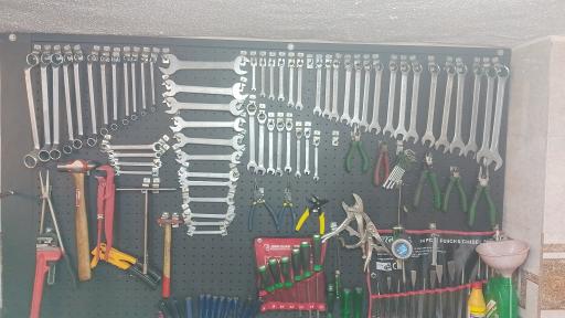 عکس کلینیک فوق تخصصی خودرو گنجوی