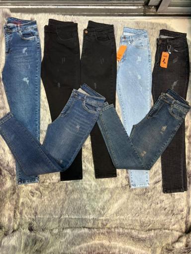 عکس تولید و پخش عمده شلوار جین زنانه لاولی