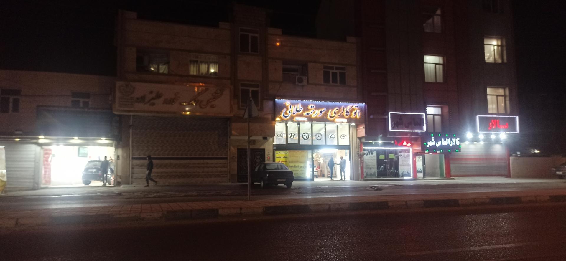 عکس نمایشگاه اتومبیل سورتمه طلایی