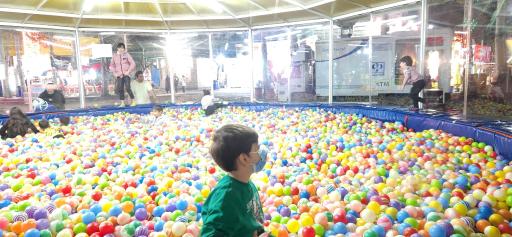 عکس استخر توپ