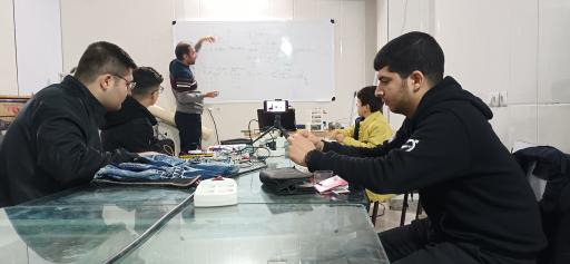 عکس آموزشگاه الکترونیک و رباتیک نور علی نور