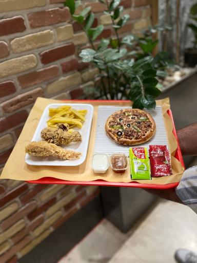 عکس کافه دنج ایکی کیلویی