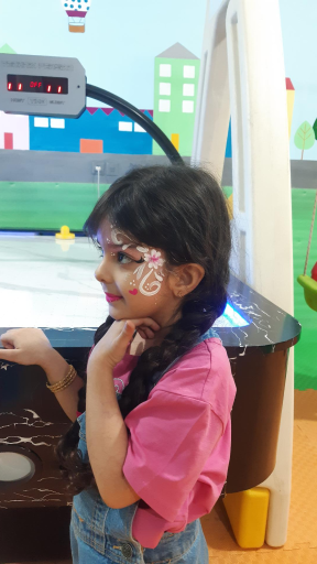 عکس خانه بازی کودک لبخند