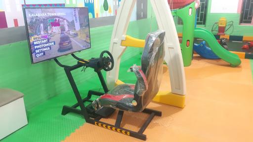 عکس خانه بازی کودک لبخند