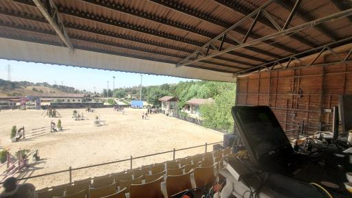 عکس باشگاه سوارکاری بام