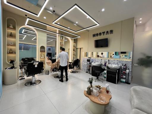 عکس آرایشگاه مردانه و کودک مویار